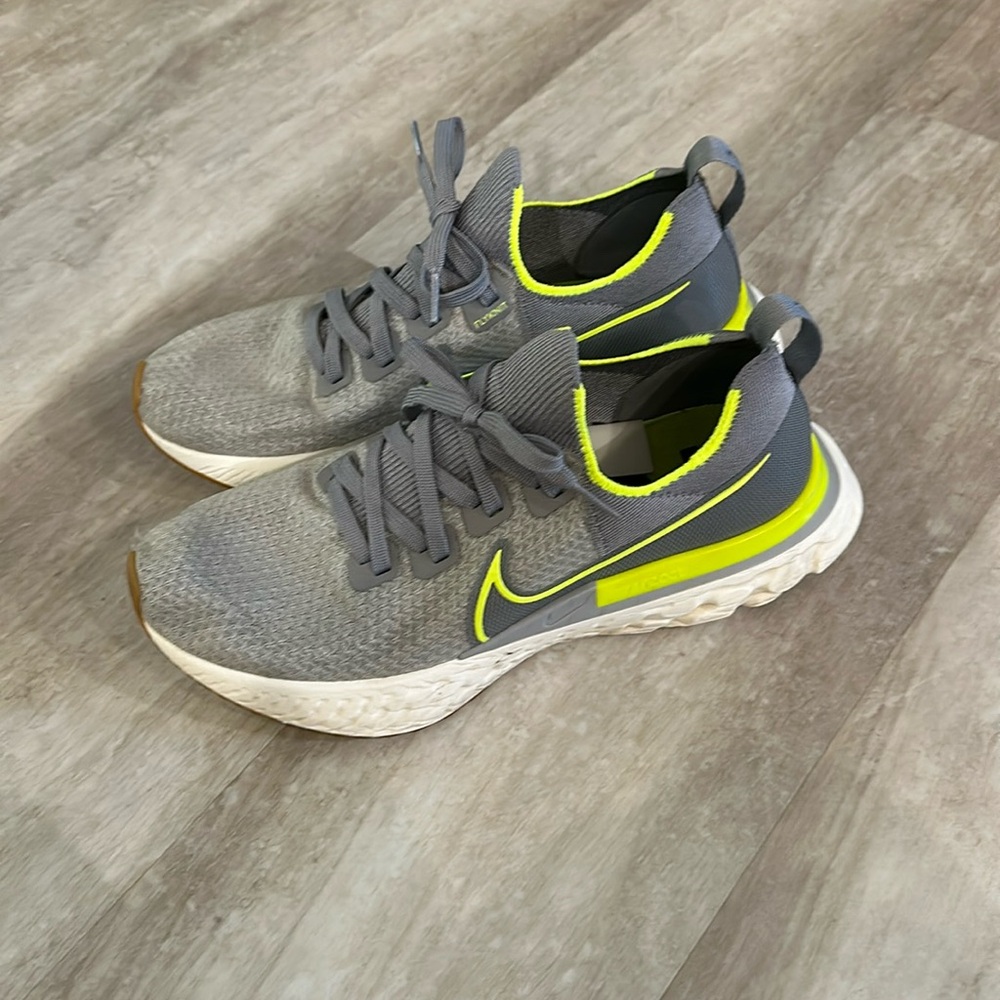 Men’s Nike Flyknit size 9.5